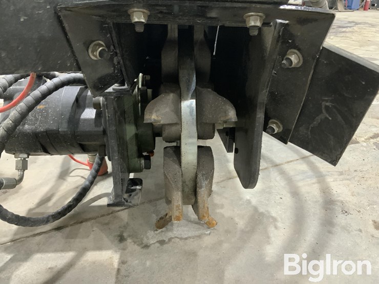 2025-massey-ferguson-730-image-12