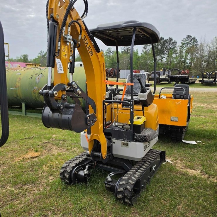 - ABSOLUTE - NEW SDLANCH EXCAVATOR