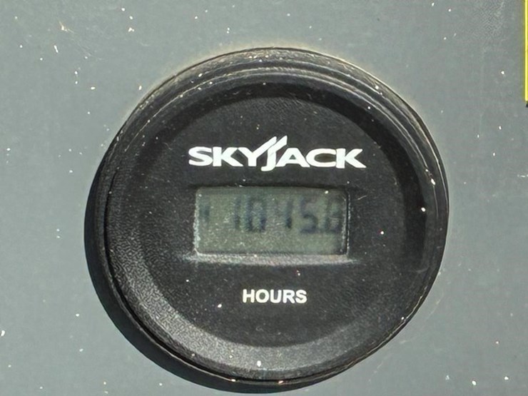 2018-skyjack-sj6826rt-image-15