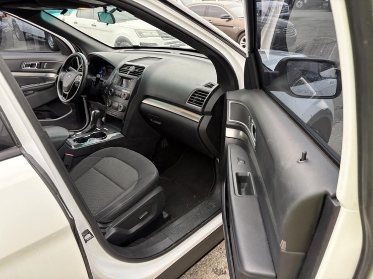 2019-ford-explorer-xlt-image-9
