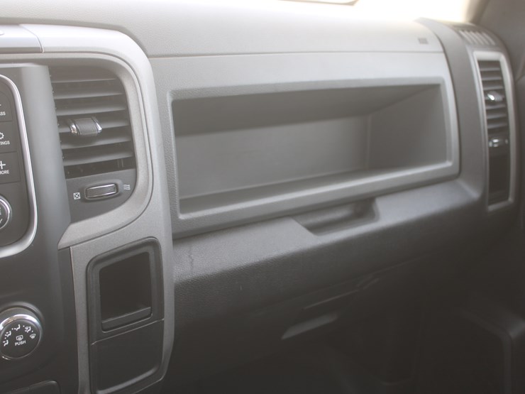 2015-dodge-3500-image-33