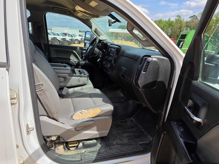 2015-chevrolet-silverado-3500-image-9