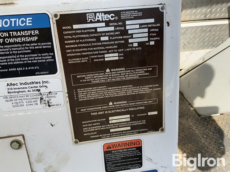 2010-freightliner-m2-106-image-18