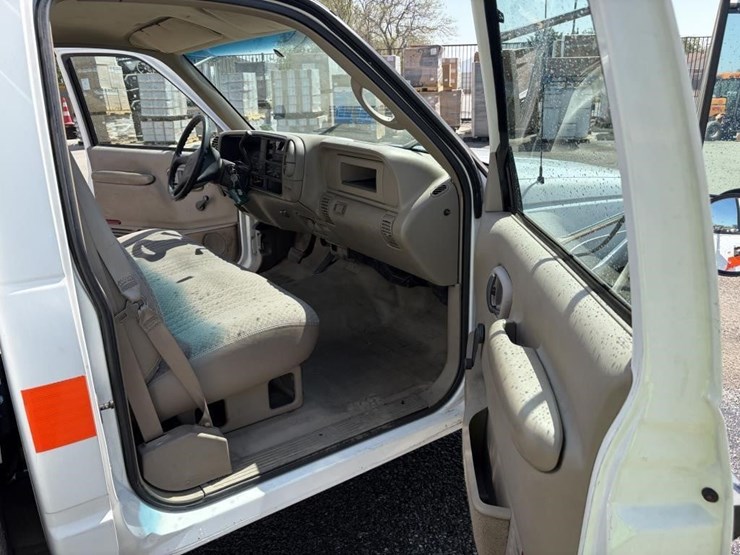 2002-chevrolet-3500hd-image-10