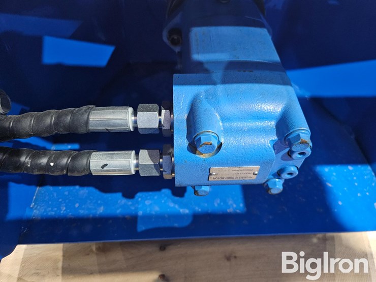 2025-massey-ferguson-730-image-15