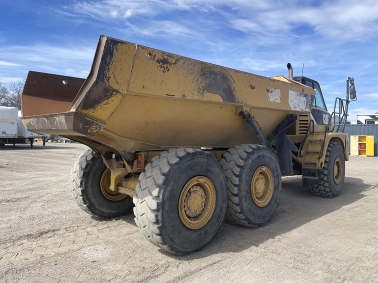 caterpillar-730-image-5