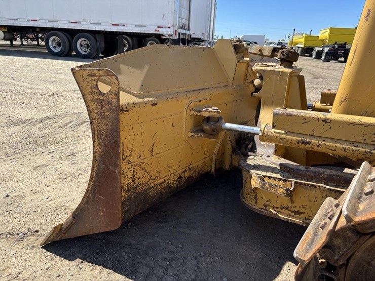 2002-caterpillar-d3g-image-9