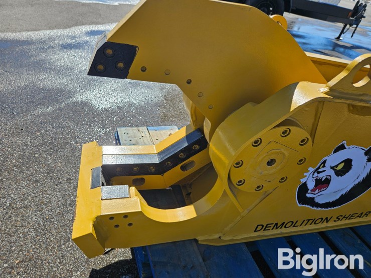 2025-massey-ferguson-730-image-14