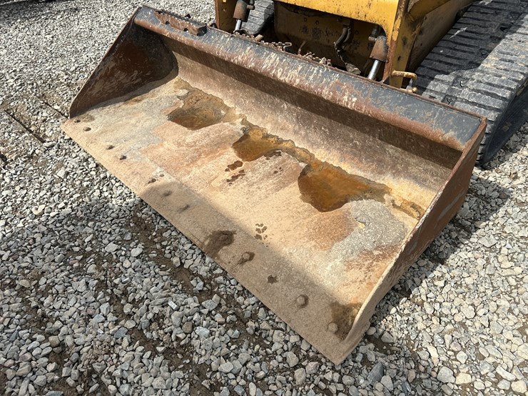 2017-caterpillar-239d-image-27