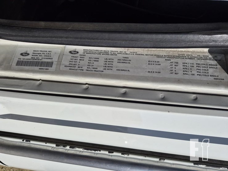 2014-mack-pinnacle-cxu613-image-16