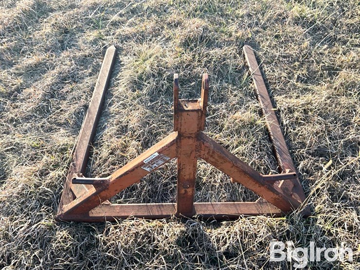 herrs-welding-3-pt-bale-fork-image-2