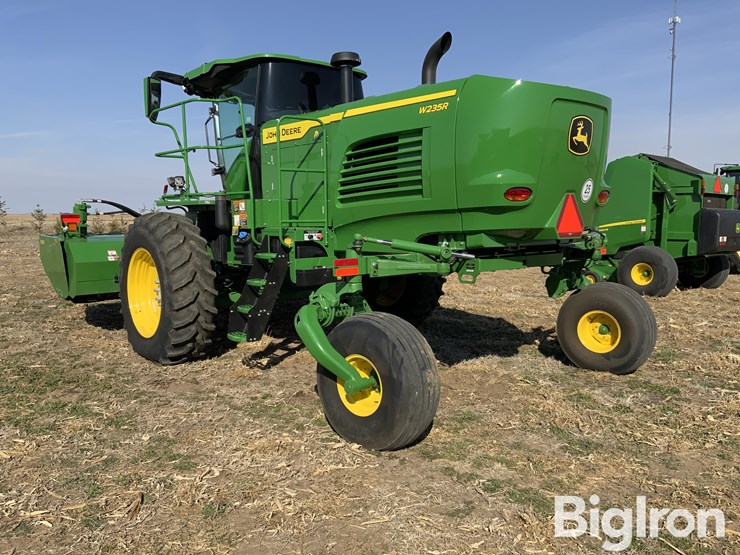 2023-john-deere-w235r-image-7