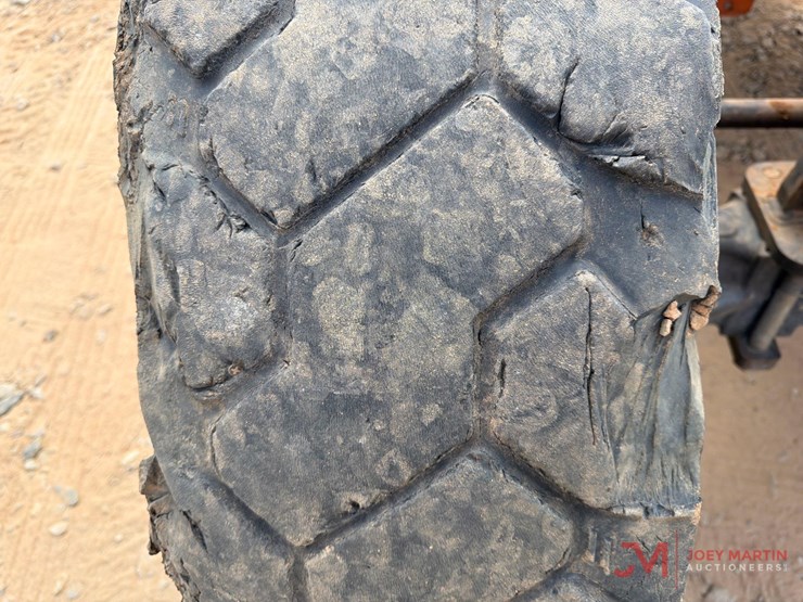 2016-jlg-6042-telehandler-image-12