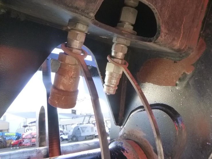 2018-jlg-8042-image-14