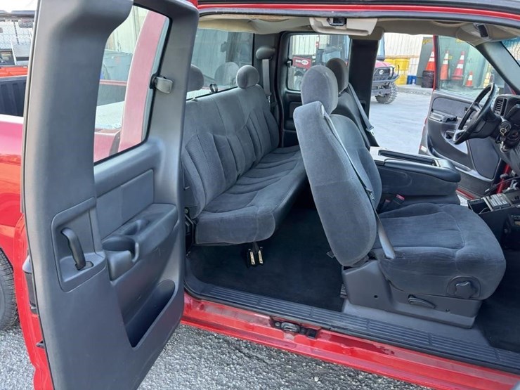 2002-chevrolet-silverado-1500-ls-image-10