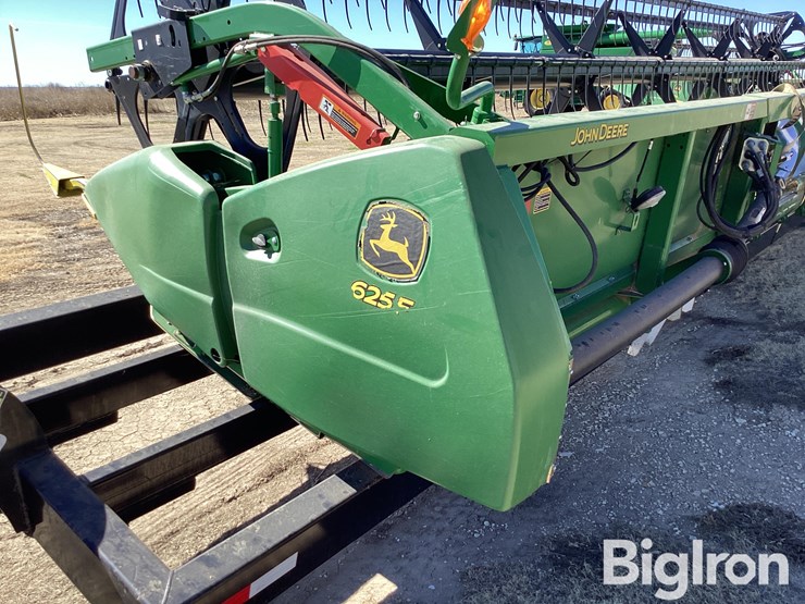 2017-john-deere-625f-image-10