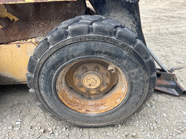 new-holland-lx885-image-40