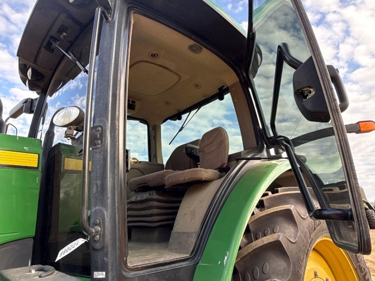 2015-john-deere-8270r-image-25