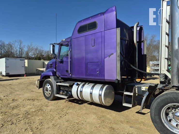 2012-mack-pinnacle-cxu613-image-11