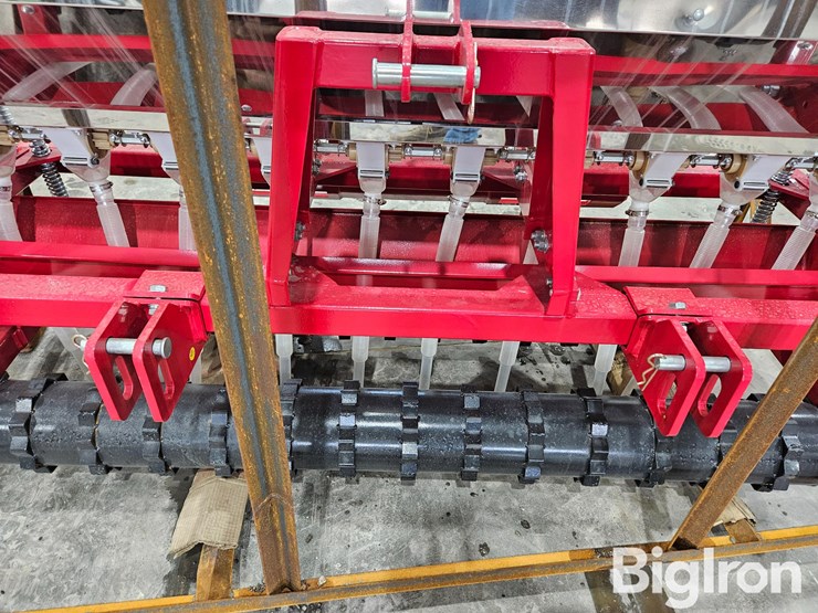 2025-massey-ferguson-730-image-15