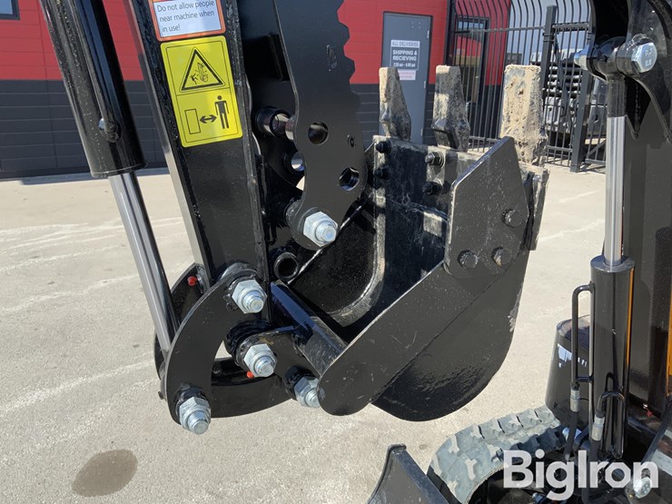 2025-massey-ferguson-730-image-10