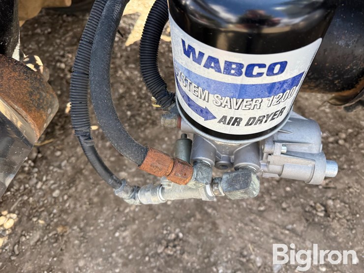 1995-freightliner-fld120-image-18