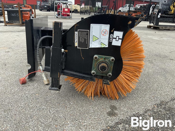 2025-massey-ferguson-730-image-11