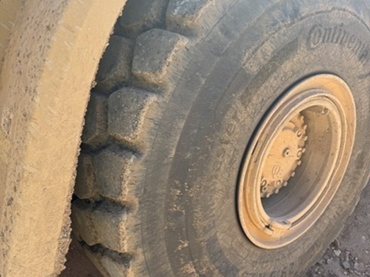 2013-caterpillar-740b-image-13