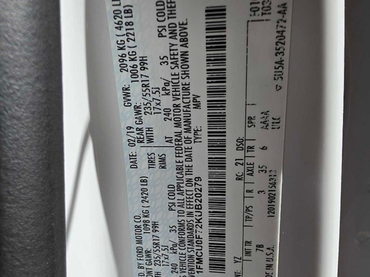 2019-ford-escape-image-16