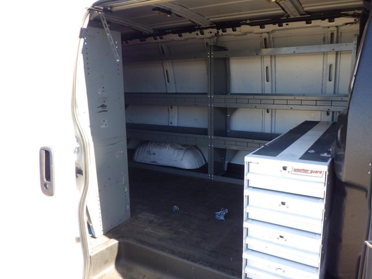 2017-chevrolet-express-2500-image-7