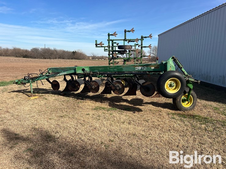 john-deere-2810-image-8