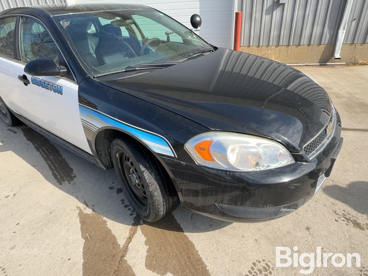 2013-chevrolet-impala-4-door-car-image-11