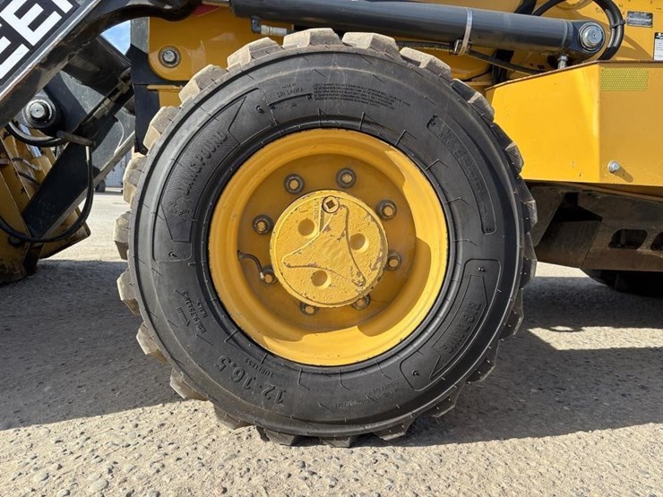 2018-deere-210lep-image-23