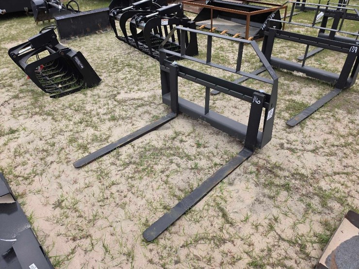 --skid-steer-pallet-fork-image-1