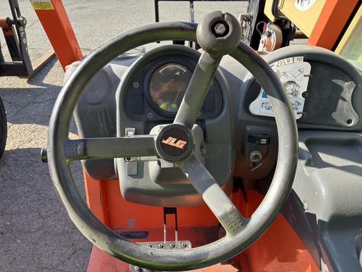 2015-jlg-g5-18a-image-12