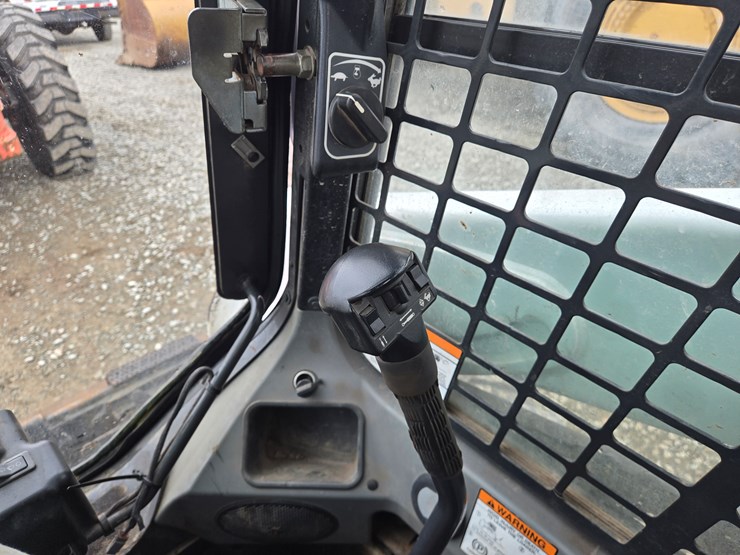 2017-bobcat-s570-image-47