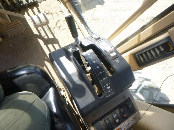 2005-caterpillar-143h-image-31