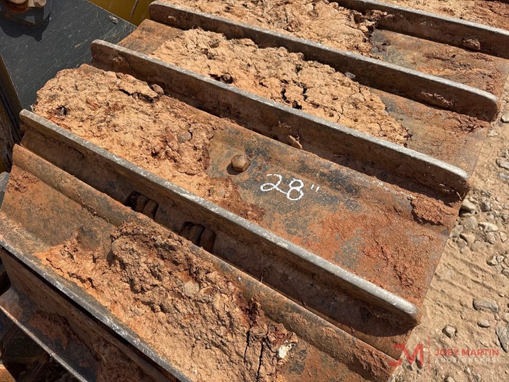 2016-deere-650k-lgp-image-10