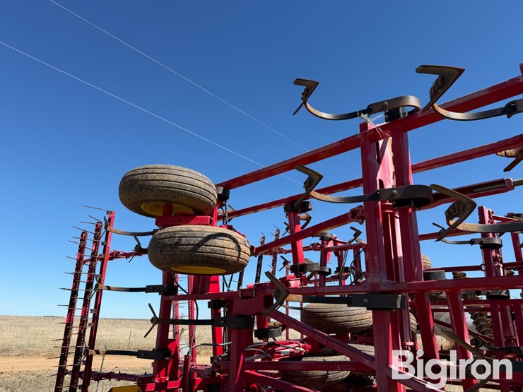 2012-sunflower-5055-field-cultivator-image-19