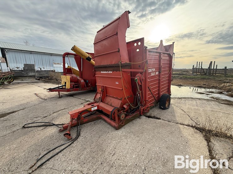 hesston-stackhand-10-forage-stacker-image-1