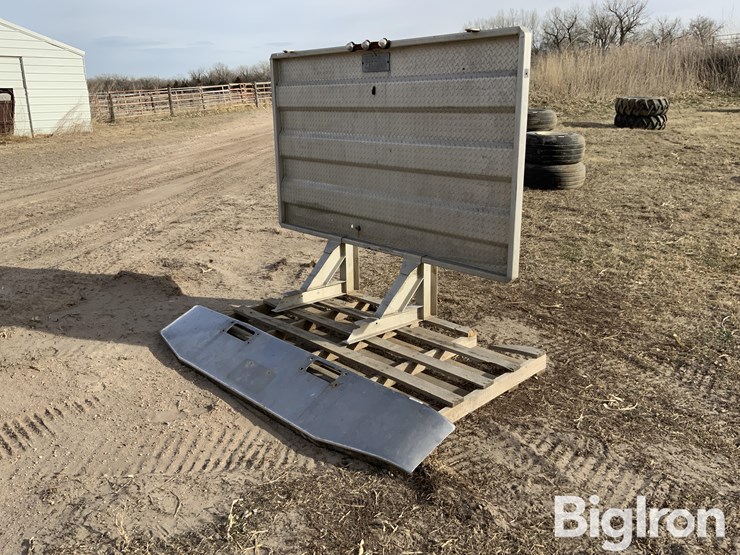 peterbilt-359-image-1