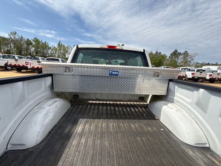 2017-ford-f150-xl-image-6