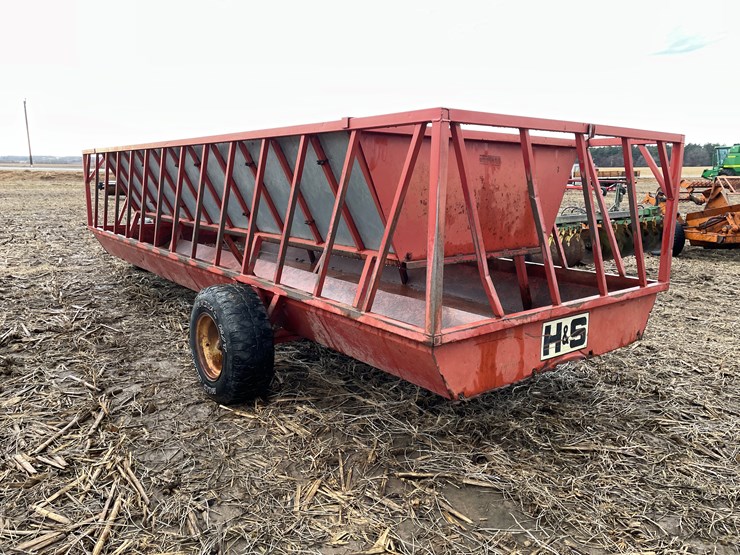 #118-•-h&s-20'-feeder-wagon-image-2