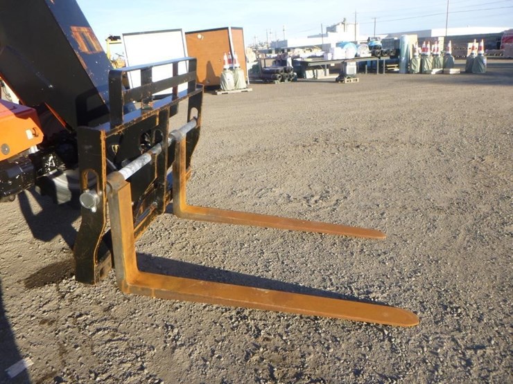 2018-jlg-8042-image-10