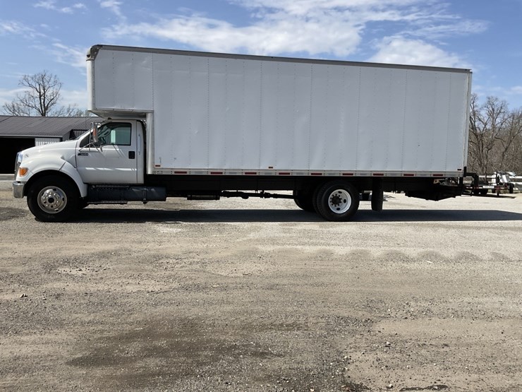 2015-ford-f650-xlt-image-1