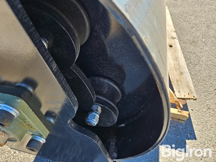 2025-massey-ferguson-730-image-16