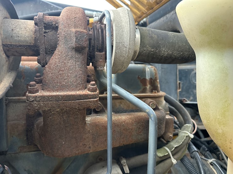 new-holland-lx885-image-35