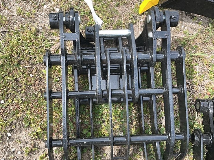 mini-excavator-grapple-claw-image-1