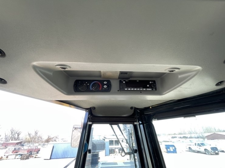 2015-caterpillar-d8t-image-55