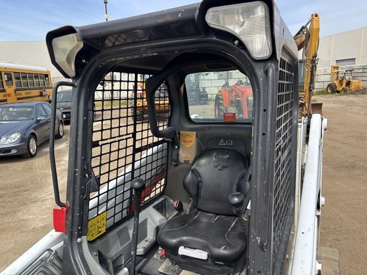 2021-bobcat-t450-image-18